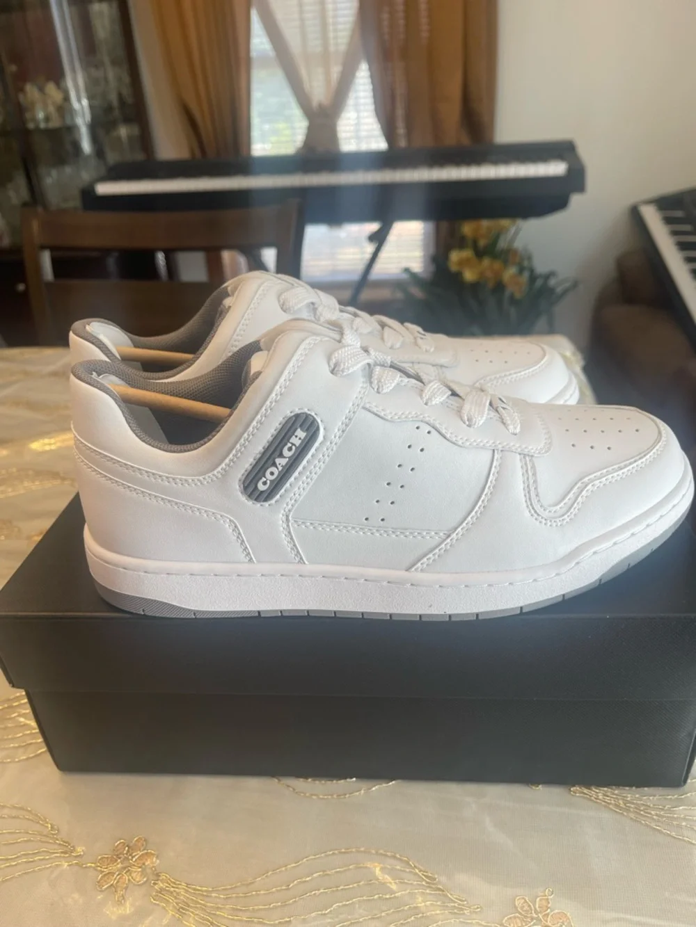 NWB coach women’s C201 lace up court sneakers size 8